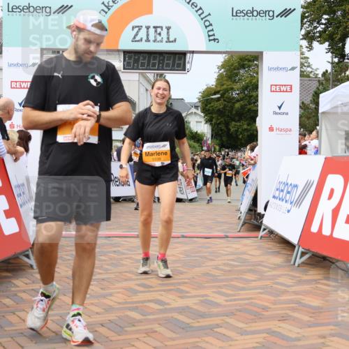 31.08.2025 - 21. Blankeneser Heldenlauf Strokosch-Dieckow http://msf.ph/oto/8700212 31.08.2025 12:39:57 Ziel 5838, 5756, 5538 meine-sportfotos.de