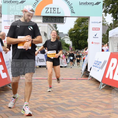31.08.2025 - 21. Blankeneser Heldenlauf Strokosch-Dieckow http://msf.ph/oto/8700216 31.08.2025 12:39:57 Ziel 5838, 5756, 5538 meine-sportfotos.de