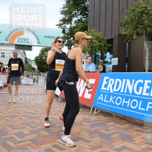 31.08.2025 - 21. Blankeneser Heldenlauf Strokosch-Dieckow http://msf.ph/oto/8700230 31.08.2025 12:52:14 Ziel 5202, 5760, 5761, 5419 meine-sportfotos.de