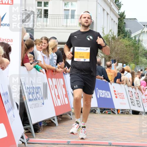 31.08.2025 - 21. Blankeneser Heldenlauf Strokosch-Dieckow http://msf.ph/oto/8700233 31.08.2025 12:39:53 Ziel 5838, 5538 meine-sportfotos.de