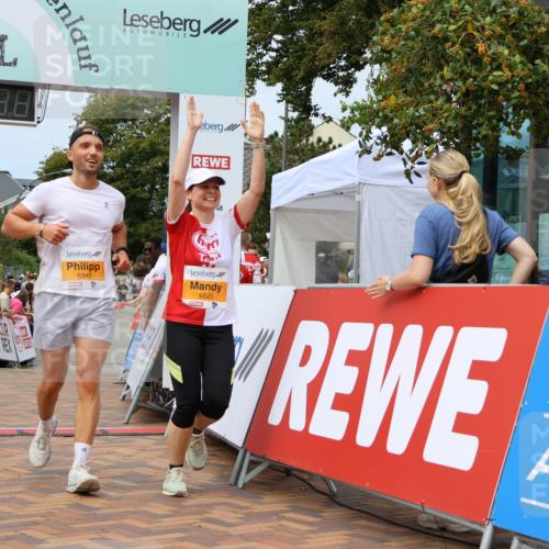 31.08.2025 - 21. Blankeneser Heldenlauf Strokosch-Dieckow http://msf.ph/oto/8700236 31.08.2025 12:39:43 Ziel 5340, 5659, 5623 meine-sportfotos.de