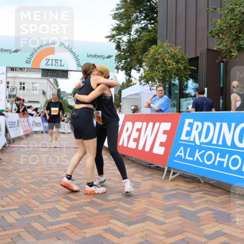 31.08.2025 - 21. Blankeneser Heldenlauf Strokosch-Dieckow http://msf.ph/oto/8700237 31.08.2025 12:52:12 Ziel 5202, 5760, 5761, 5419 meine-sportfotos.de