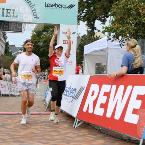 31.08.2025 - 21. Blankeneser Heldenlauf Strokosch-Dieckow http://msf.ph/oto/8700244 31.08.2025 12:39:43 Ziel 5340, 5659, 5623 meine-sportfotos.de
