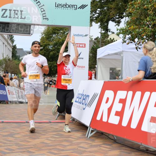31.08.2025 - 21. Blankeneser Heldenlauf Strokosch-Dieckow http://msf.ph/oto/8700247 31.08.2025 12:39:43 Ziel 5340, 5659, 5623 meine-sportfotos.de
