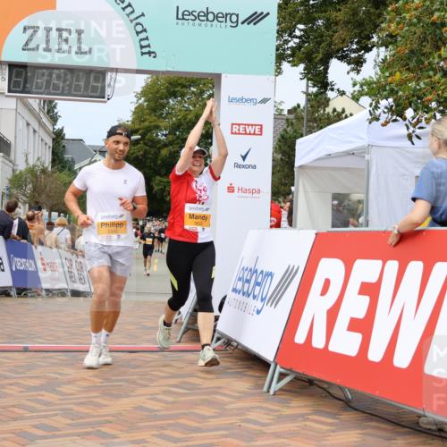 31.08.2025 - 21. Blankeneser Heldenlauf Strokosch-Dieckow http://msf.ph/oto/8700251 31.08.2025 12:39:42 Ziel 5340, 5659, 5623 meine-sportfotos.de