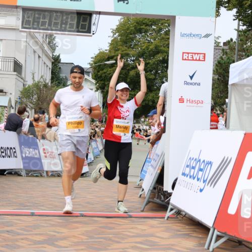 31.08.2025 - 21. Blankeneser Heldenlauf Strokosch-Dieckow http://msf.ph/oto/8700267 31.08.2025 12:39:42 Ziel 5340, 5659, 5623 meine-sportfotos.de