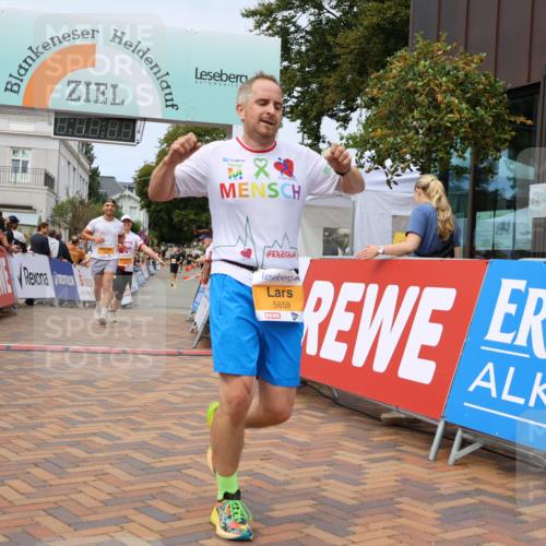 31.08.2025 - 21. Blankeneser Heldenlauf Strokosch-Dieckow http://msf.ph/oto/8700271 31.08.2025 12:39:41 Ziel 5340, 5659, 5623 meine-sportfotos.de