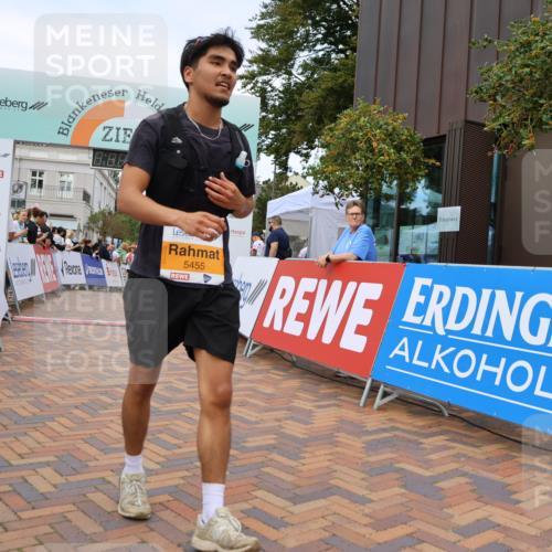 31.08.2025 - 21. Blankeneser Heldenlauf Strokosch-Dieckow http://msf.ph/oto/8700274 31.08.2025 12:51:58 Ziel 5396, 5397, 5455 meine-sportfotos.de