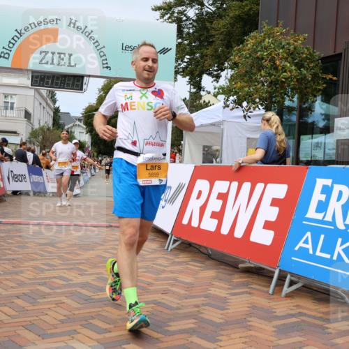 31.08.2025 - 21. Blankeneser Heldenlauf Strokosch-Dieckow http://msf.ph/oto/8700275 31.08.2025 12:39:40 Ziel 5340, 5659, 5623 meine-sportfotos.de