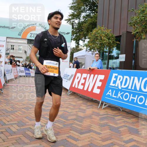 31.08.2025 - 21. Blankeneser Heldenlauf Strokosch-Dieckow http://msf.ph/oto/8700276 31.08.2025 12:51:58 Ziel 5396, 5397, 5455 meine-sportfotos.de