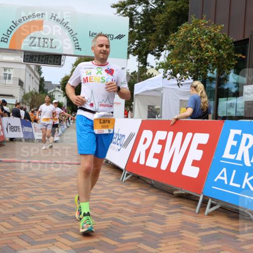 31.08.2025 - 21. Blankeneser Heldenlauf Strokosch-Dieckow http://msf.ph/oto/8700277 31.08.2025 12:39:40 Ziel 5340, 5659, 5623 meine-sportfotos.de