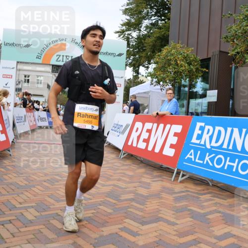 31.08.2025 - 21. Blankeneser Heldenlauf Strokosch-Dieckow http://msf.ph/oto/8700278 31.08.2025 12:51:58 Ziel 5396, 5397, 5455 meine-sportfotos.de