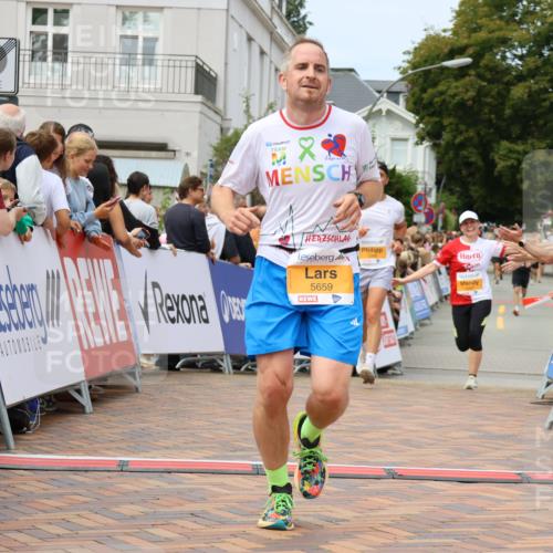 31.08.2025 - 21. Blankeneser Heldenlauf Strokosch-Dieckow http://msf.ph/oto/8700279 31.08.2025 12:39:39 Ziel 5340, 5659, 5623 meine-sportfotos.de