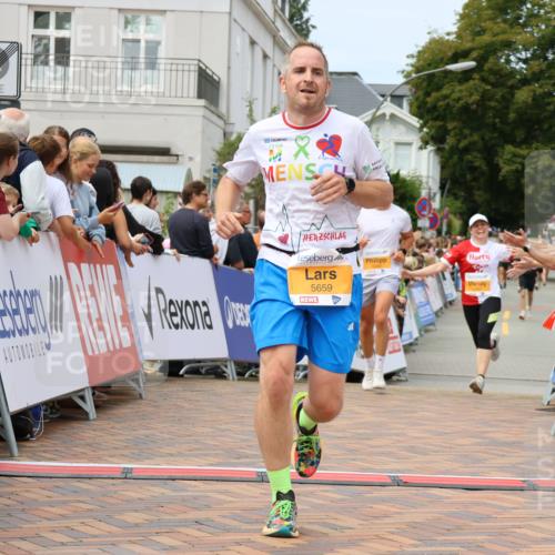 31.08.2025 - 21. Blankeneser Heldenlauf Strokosch-Dieckow http://msf.ph/oto/8700280 31.08.2025 12:39:39 Ziel 5340, 5659, 5623 meine-sportfotos.de