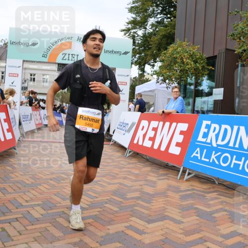 31.08.2025 - 21. Blankeneser Heldenlauf Strokosch-Dieckow http://msf.ph/oto/8700281 31.08.2025 12:51:58 Ziel 5396, 5397, 5455 meine-sportfotos.de