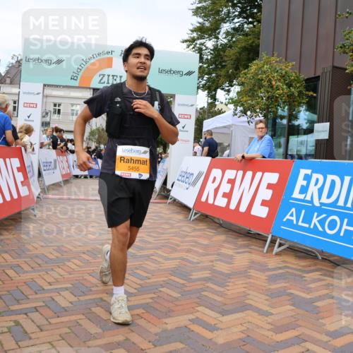 31.08.2025 - 21. Blankeneser Heldenlauf Strokosch-Dieckow http://msf.ph/oto/8700283 31.08.2025 12:51:57 Ziel 5396, 5397, 5455 meine-sportfotos.de