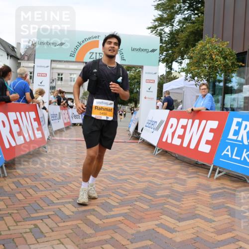 31.08.2025 - 21. Blankeneser Heldenlauf Strokosch-Dieckow http://msf.ph/oto/8700290 31.08.2025 12:51:57 Ziel 5396, 5397, 5455 meine-sportfotos.de