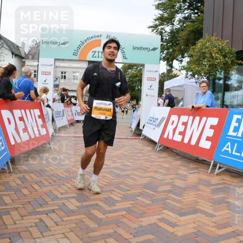 31.08.2025 - 21. Blankeneser Heldenlauf Strokosch-Dieckow http://msf.ph/oto/8700292 31.08.2025 12:51:57 Ziel 5396, 5397, 5455 meine-sportfotos.de