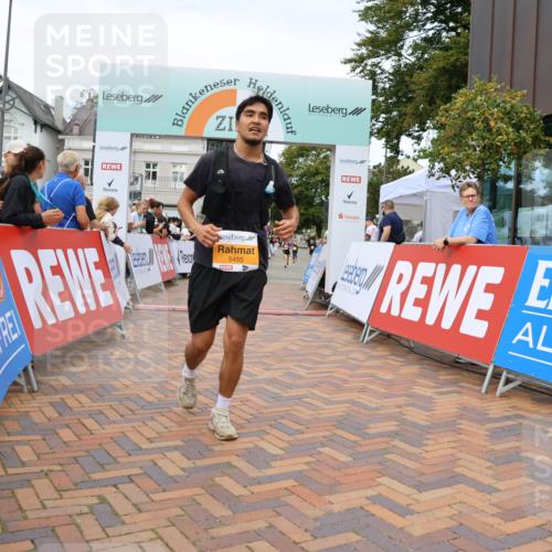 31.08.2025 - 21. Blankeneser Heldenlauf Strokosch-Dieckow http://msf.ph/oto/8700294 31.08.2025 12:51:57 Ziel 5396, 5397, 5455 meine-sportfotos.de