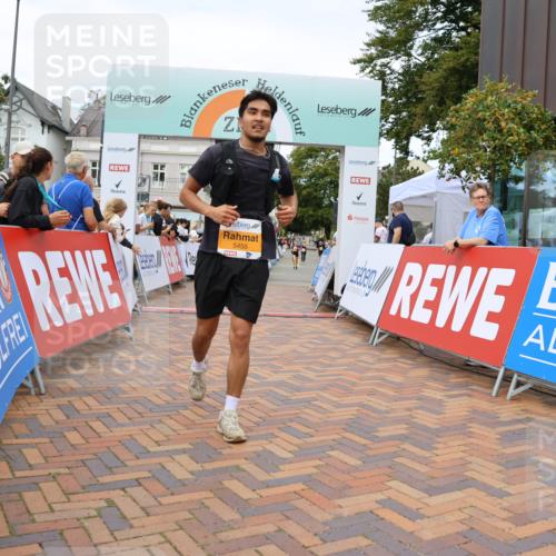 31.08.2025 - 21. Blankeneser Heldenlauf Strokosch-Dieckow http://msf.ph/oto/8700296 31.08.2025 12:51:57 Ziel 5396, 5397, 5455 meine-sportfotos.de
