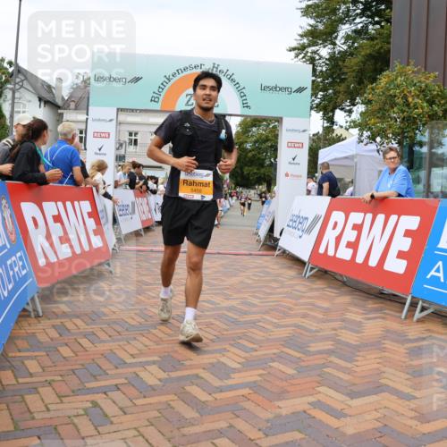 31.08.2025 - 21. Blankeneser Heldenlauf Strokosch-Dieckow http://msf.ph/oto/8700299 31.08.2025 12:51:57 Ziel 5396, 5397, 5455 meine-sportfotos.de