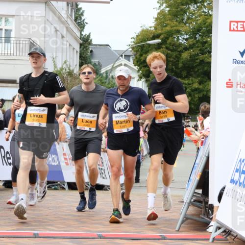 31.08.2025 - 21. Blankeneser Heldenlauf Strokosch-Dieckow http://msf.ph/oto/8700303 31.08.2025 12:39:21 Ziel 5385, 5143, 5139, 5161, 4194 meine-sportfotos.de