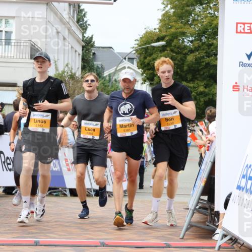 31.08.2025 - 21. Blankeneser Heldenlauf Strokosch-Dieckow http://msf.ph/oto/8700305 31.08.2025 12:39:21 Ziel 5385, 5143, 5139, 5161, 4194 meine-sportfotos.de