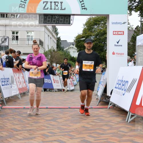 31.08.2025 - 21. Blankeneser Heldenlauf Strokosch-Dieckow http://msf.ph/oto/8700308 31.08.2025 12:51:51 Ziel 5396, 5397, 5455 meine-sportfotos.de