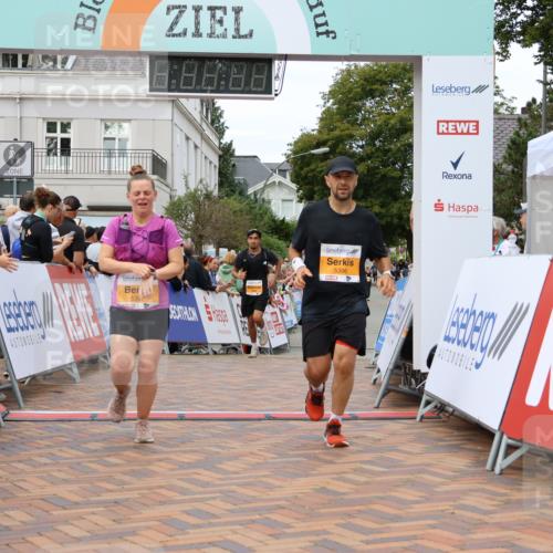 31.08.2025 - 21. Blankeneser Heldenlauf Strokosch-Dieckow http://msf.ph/oto/8700310 31.08.2025 12:51:51 Ziel 5396, 5397, 5455 meine-sportfotos.de