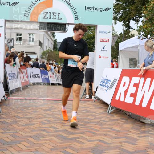 31.08.2025 - 21. Blankeneser Heldenlauf Strokosch-Dieckow http://msf.ph/oto/8700314 31.08.2025 12:39:11 Ziel 5596, 5225, 4341 meine-sportfotos.de