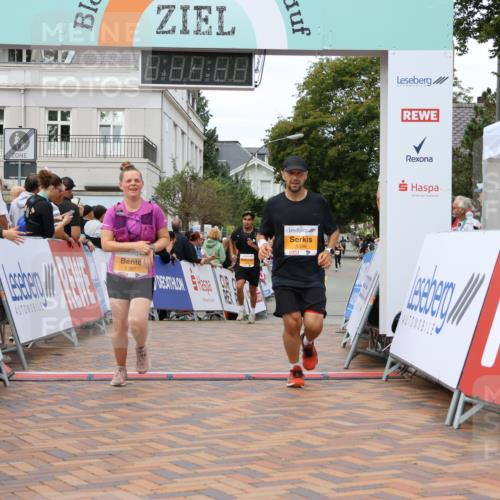 31.08.2025 - 21. Blankeneser Heldenlauf Strokosch-Dieckow http://msf.ph/oto/8700321 31.08.2025 12:51:51 Ziel 5396, 5397, 5455 meine-sportfotos.de
