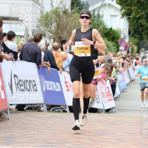 31.08.2025 - 21. Blankeneser Heldenlauf Strokosch-Dieckow http://msf.ph/oto/8700349 31.08.2025 12:38:58 Ziel 5432, 5222, 5378, 5635 meine-sportfotos.de