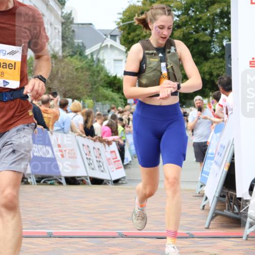 31.08.2025 - 21. Blankeneser Heldenlauf Strokosch-Dieckow http://msf.ph/oto/8700351 31.08.2025 12:38:51 Ziel 5432, 5013, 5378 meine-sportfotos.de
