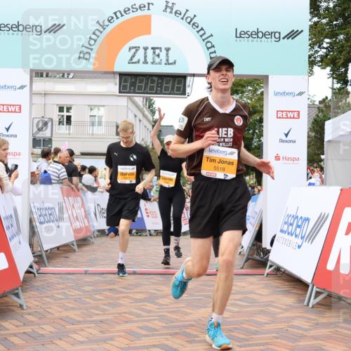 31.08.2025 - 21. Blankeneser Heldenlauf Strokosch-Dieckow http://msf.ph/oto/8700352 31.08.2025 12:51:41 Ziel 5104, 5136, 5007, 5034, 5518, 5517 meine-sportfotos.de