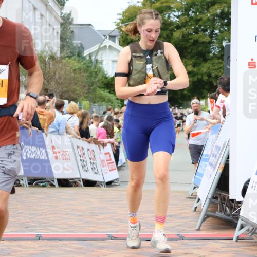 31.08.2025 - 21. Blankeneser Heldenlauf Strokosch-Dieckow http://msf.ph/oto/8700354 31.08.2025 12:38:51 Ziel 5432, 5013, 5378 meine-sportfotos.de