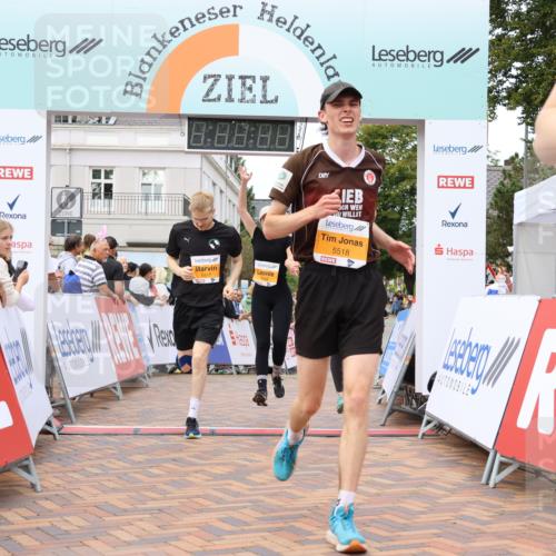 31.08.2025 - 21. Blankeneser Heldenlauf Strokosch-Dieckow http://msf.ph/oto/8700355 31.08.2025 12:51:41 Ziel 5104, 5136, 5007, 5034, 5518, 5517 meine-sportfotos.de