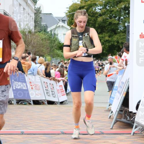 31.08.2025 - 21. Blankeneser Heldenlauf Strokosch-Dieckow http://msf.ph/oto/8700356 31.08.2025 12:38:51 Ziel 5432, 5013, 5378 meine-sportfotos.de