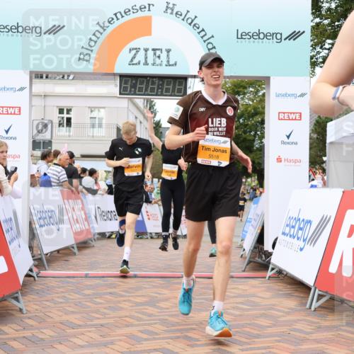 31.08.2025 - 21. Blankeneser Heldenlauf Strokosch-Dieckow http://msf.ph/oto/8700357 31.08.2025 12:51:41 Ziel 5104, 5136, 5007, 5034, 5518, 5517 meine-sportfotos.de