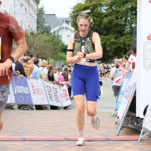 31.08.2025 - 21. Blankeneser Heldenlauf Strokosch-Dieckow http://msf.ph/oto/8700358 31.08.2025 12:38:51 Ziel 5432, 5013, 5378 meine-sportfotos.de