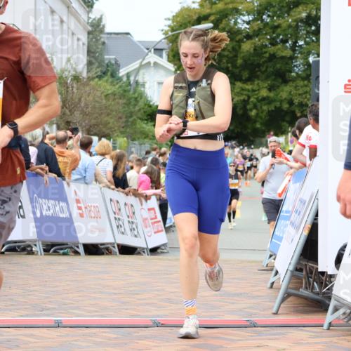 31.08.2025 - 21. Blankeneser Heldenlauf Strokosch-Dieckow http://msf.ph/oto/8700359 31.08.2025 12:38:51 Ziel 5432, 5013, 5378 meine-sportfotos.de
