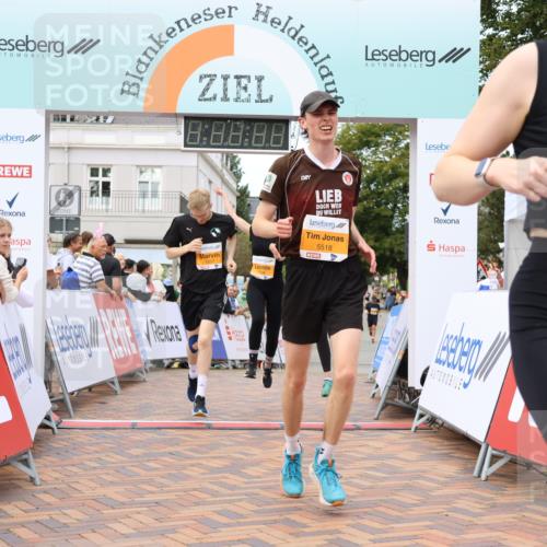 31.08.2025 - 21. Blankeneser Heldenlauf Strokosch-Dieckow http://msf.ph/oto/8700360 31.08.2025 12:51:41 Ziel 5104, 5136, 5007, 5034, 5518, 5517 meine-sportfotos.de