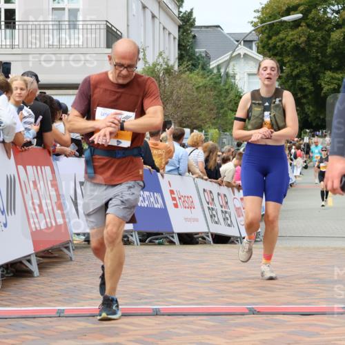 31.08.2025 - 21. Blankeneser Heldenlauf Strokosch-Dieckow http://msf.ph/oto/8700361 31.08.2025 12:38:50 Ziel 5432, 5013, 5378 meine-sportfotos.de