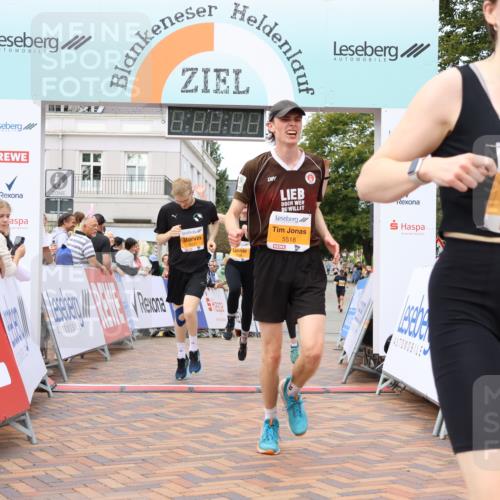 31.08.2025 - 21. Blankeneser Heldenlauf Strokosch-Dieckow http://msf.ph/oto/8700362 31.08.2025 12:51:41 Ziel 5104, 5136, 5007, 5034, 5518, 5517 meine-sportfotos.de