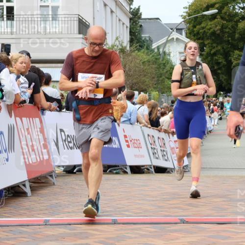 31.08.2025 - 21. Blankeneser Heldenlauf Strokosch-Dieckow http://msf.ph/oto/8700364 31.08.2025 12:38:49 Ziel 5432, 5013, 5378 meine-sportfotos.de