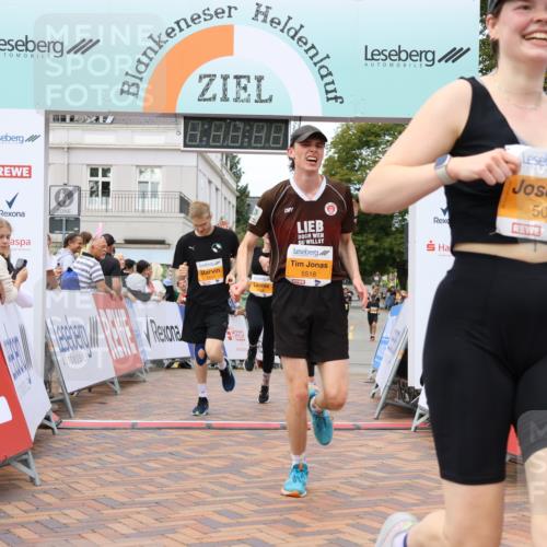 31.08.2025 - 21. Blankeneser Heldenlauf Strokosch-Dieckow http://msf.ph/oto/8700365 31.08.2025 12:51:41 Ziel 5104, 5136, 5007, 5034, 5518, 5517 meine-sportfotos.de