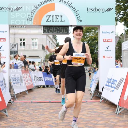 31.08.2025 - 21. Blankeneser Heldenlauf Strokosch-Dieckow http://msf.ph/oto/8700373 31.08.2025 12:51:40 Ziel 5104, 5136, 5007, 5034, 5518, 5517 meine-sportfotos.de