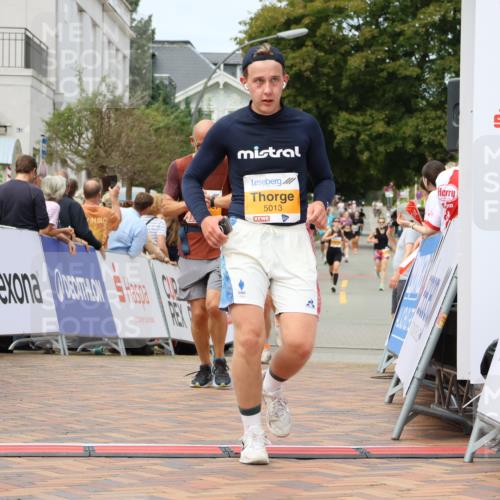 31.08.2025 - 21. Blankeneser Heldenlauf Strokosch-Dieckow http://msf.ph/oto/8700377 31.08.2025 12:38:48 Ziel 5432, 5013, 5378 meine-sportfotos.de