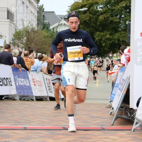31.08.2025 - 21. Blankeneser Heldenlauf Strokosch-Dieckow http://msf.ph/oto/8700379 31.08.2025 12:38:48 Ziel 5432, 5013, 5378 meine-sportfotos.de