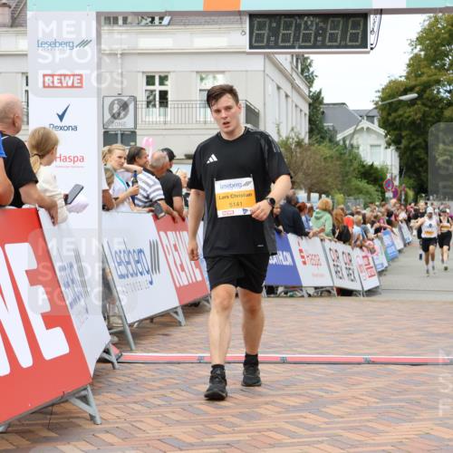 31.08.2025 - 21. Blankeneser Heldenlauf Strokosch-Dieckow http://msf.ph/oto/8700409 31.08.2025 12:51:32 Ziel 5837, 5371, 5141 meine-sportfotos.de