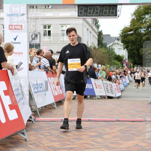 31.08.2025 - 21. Blankeneser Heldenlauf Strokosch-Dieckow http://msf.ph/oto/8700411 31.08.2025 12:51:31 Ziel 5837, 5371, 5141 meine-sportfotos.de